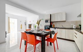 Modern Family Holiday Retreat In Gzira